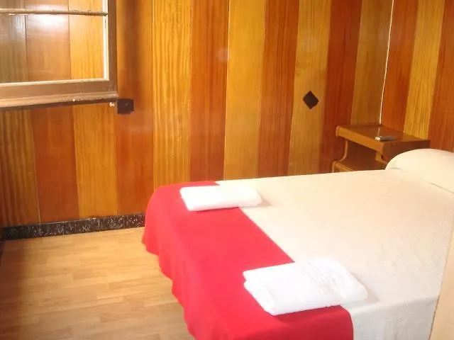 Hostel Turistic Castell 바르셀로나 0*,  스페인