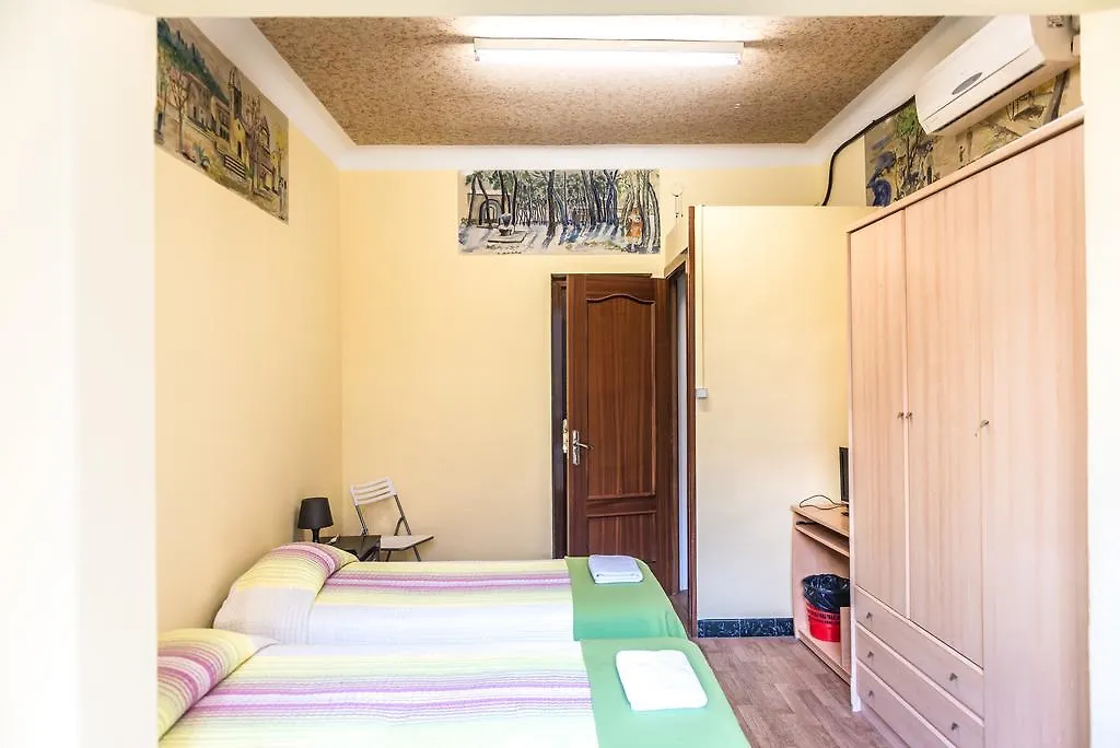 Hostel Turistic Castell 바르셀로나 아파트