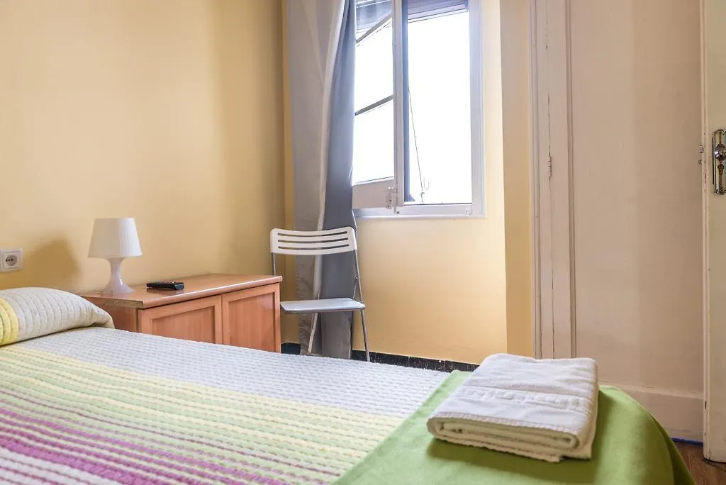 Hostel Turistic Castell 바르셀로나 0*,