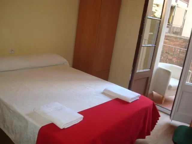 Hostel Turistic Castell 바르셀로나 0*,  스페인